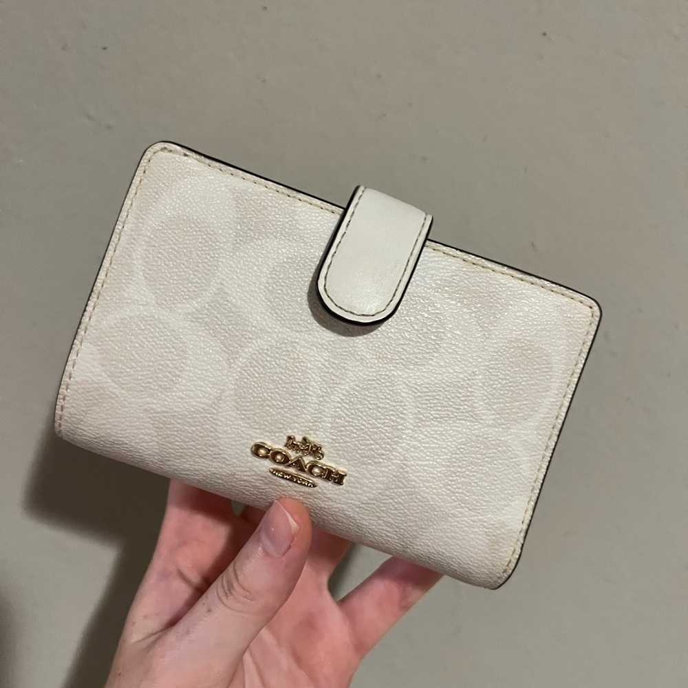 LIKE NEW Coach wallet 💕